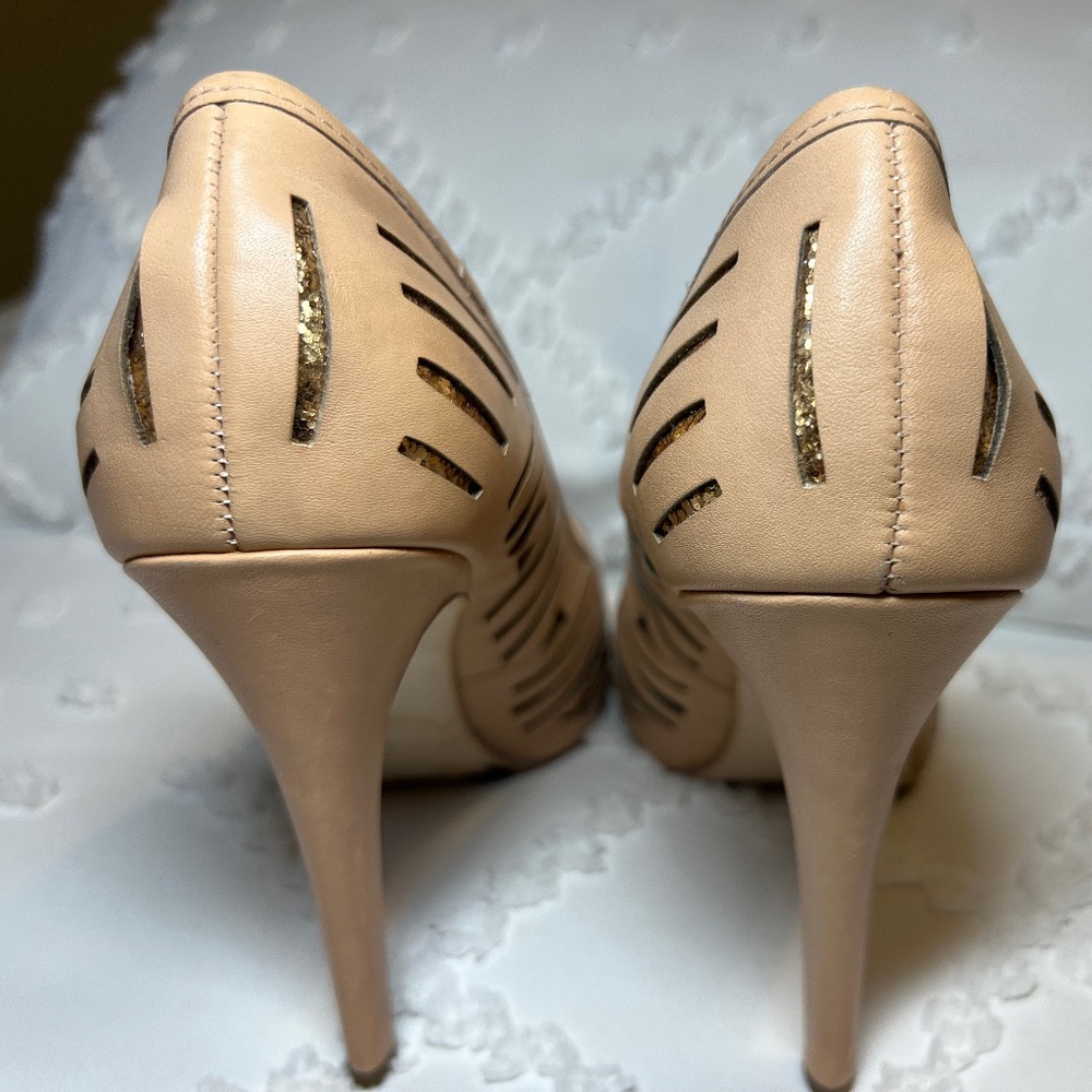 Y2K BCBGeneration Prague Nude Blush Laser Cut Cage Gold Stilettos SIZE 7.5 - Picture 6 of 11